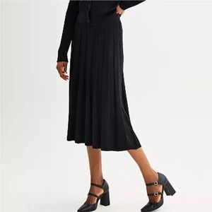 Elegant Black Pleated Skirt